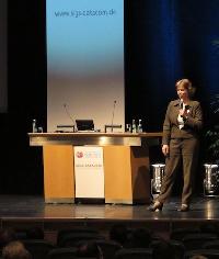 Dr. Frances Paulisch kündigt eine keynote an